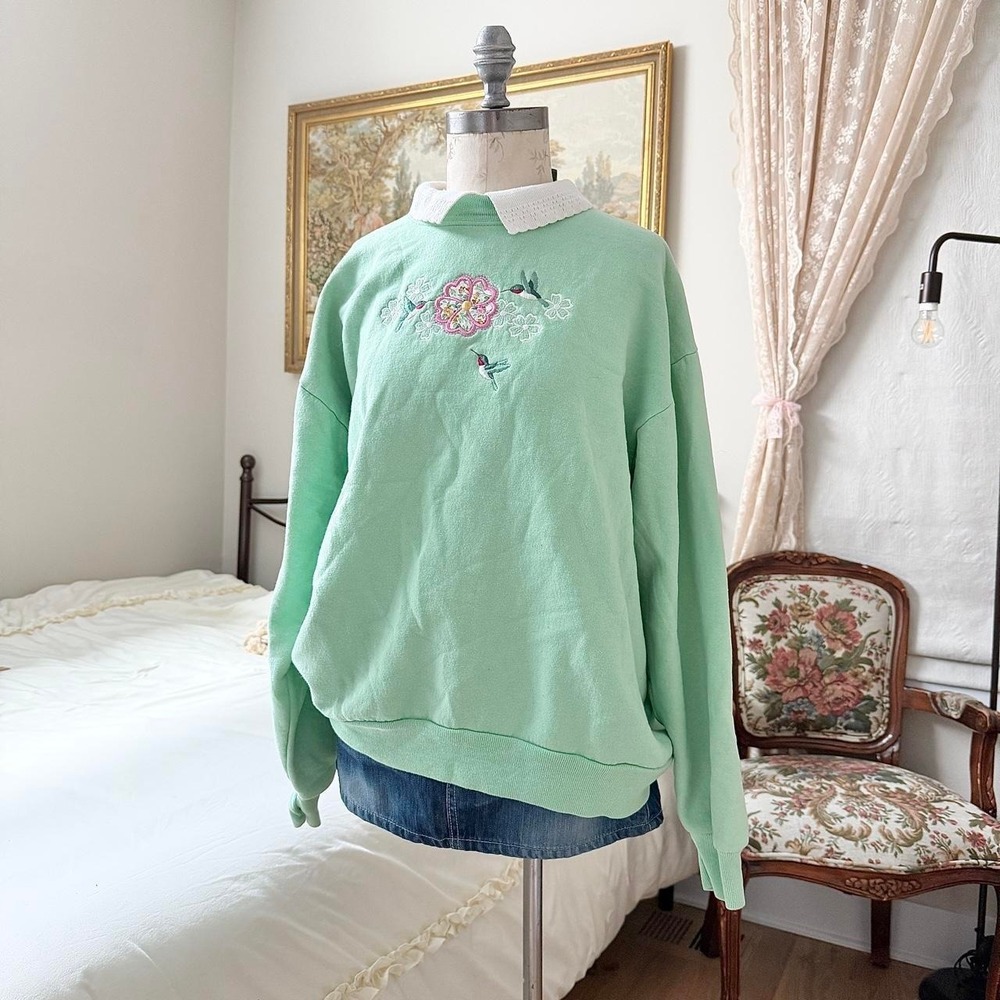 Y2K Top Stitch size large mint green embroidered hummingbird collared sweatshirt
